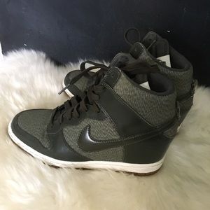 Nike sky hi dunk- olive green